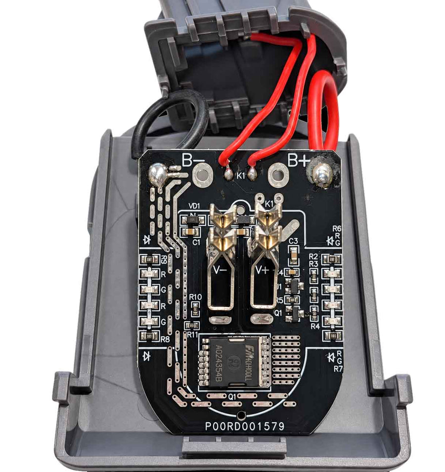 Milwaukee M18 to Dyson V7 battery adapter: Inside the adapter