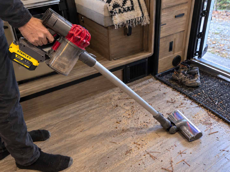 Stanley FATMAX V20 to Dyson V6 battery adapter: In the hand